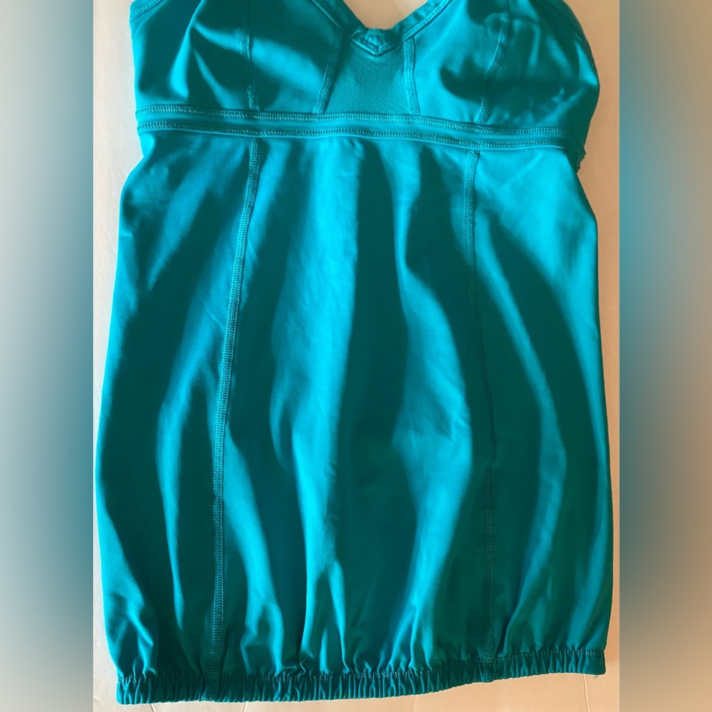 EUC Lululemon Aqua Light It Up Surge Ruched Pocket 2 strap size 4 - Picture 4 of 11